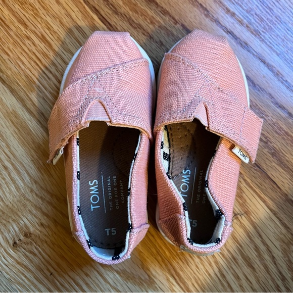 TOMS pink alpargatas shoes size toddler 5 - Picture 2 of 5